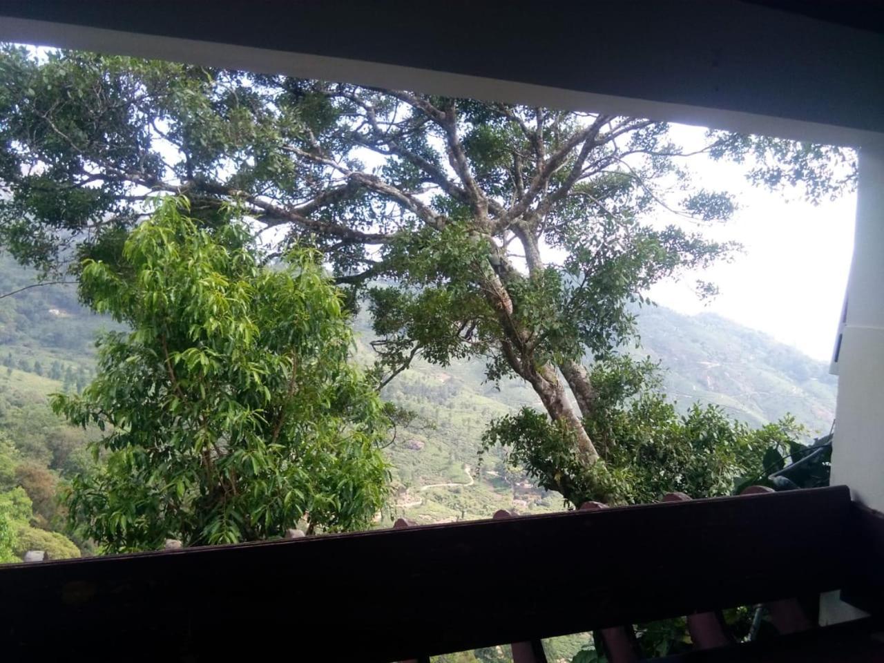 Bed and Breakfast Holly Hock Munnar Esterno foto