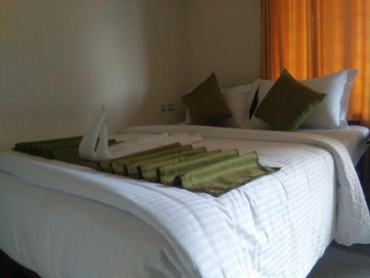 Bed and Breakfast Holly Hock Munnar Esterno foto